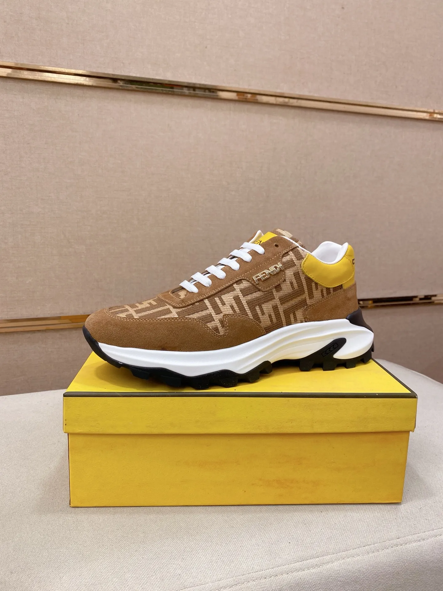 Men's shoes 💰 462💰 (fendi) New style 👊🏻 upper 🇮🇹 imported cowhide fabric 🇩🇪 lining imported sheepskin lining. The original outsole is molded to highlight the identity of every man, and the upper foot is elegant and stable🚶🏻🚶🏻The high-end custom counters reproduce the original version📯No matter the wind or rain, the shoe last remains unchanged and can withstand the verification of time🔍️,🔵 Size: 38-44
